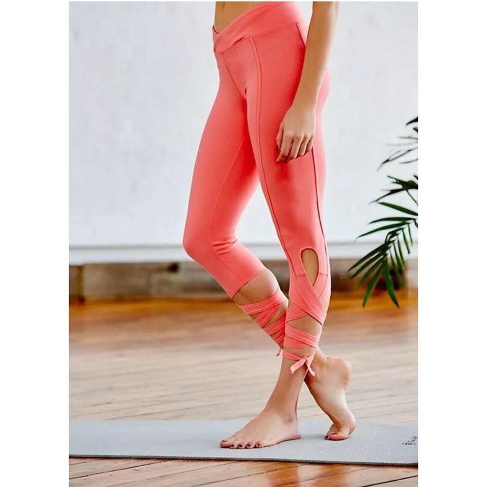 Free People Movement Cross Front Waist Turnout Legging Capri Size XSMALL